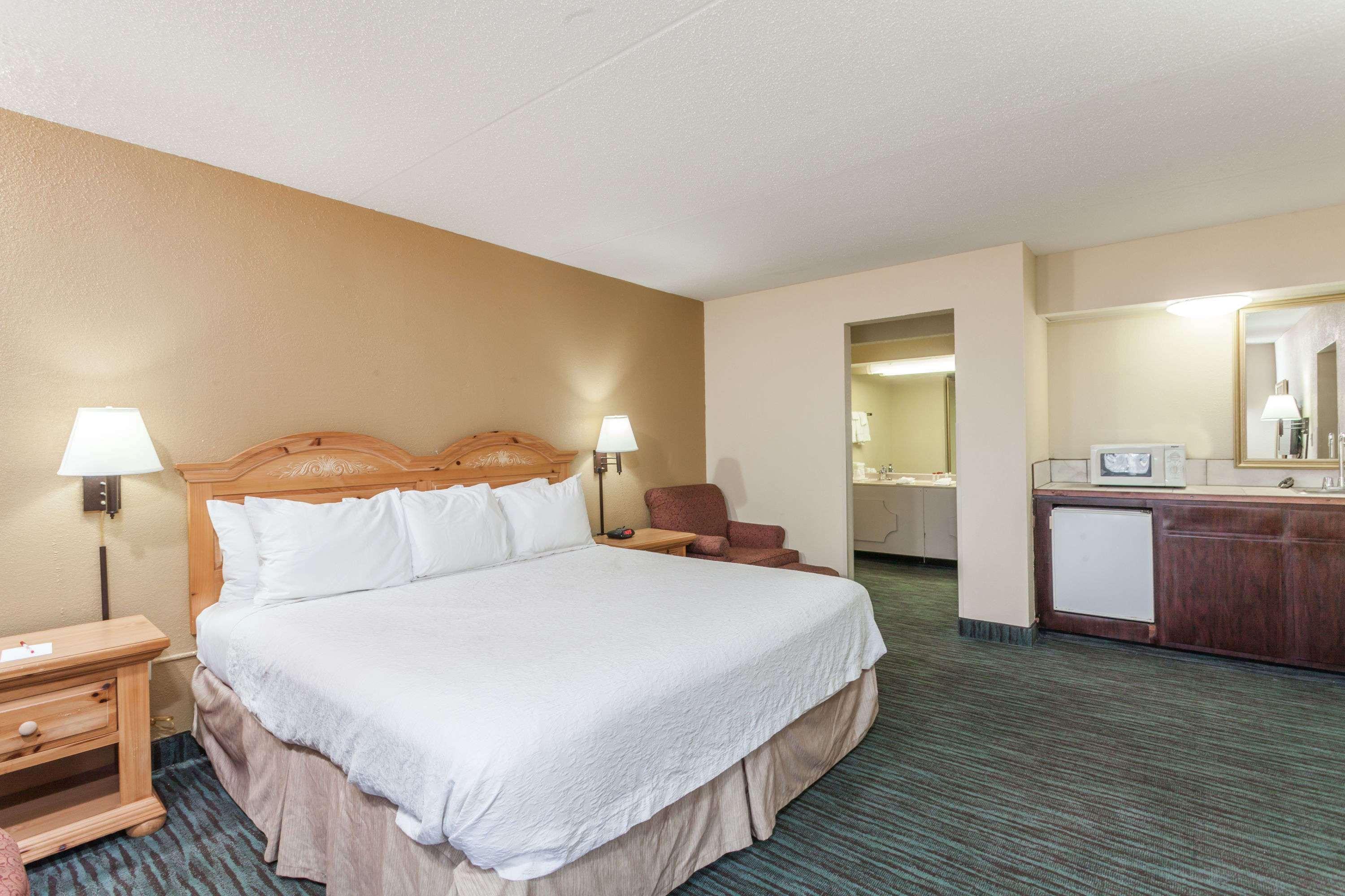מלון Ramada By Wyndham לבנון מראה חיצוני תמונה