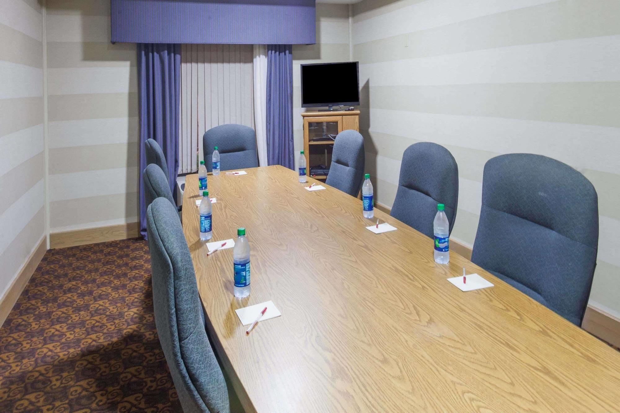 מלון Ramada By Wyndham לבנון מראה חיצוני תמונה